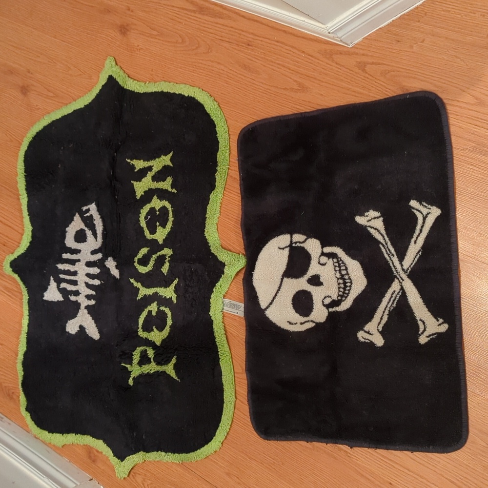 2 bathroom carpets